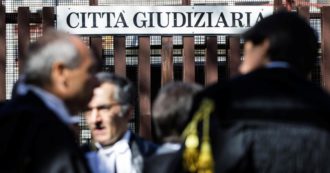 Copertina di Cinque anni dopo, le indagini a rilento e il silenzio imbarazzante della stampa