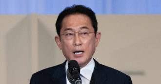 Copertina di Giappone, l’ex ministro degli Esteri Fiumo Kishida sarà il nuovo premier: sostituisce Suga