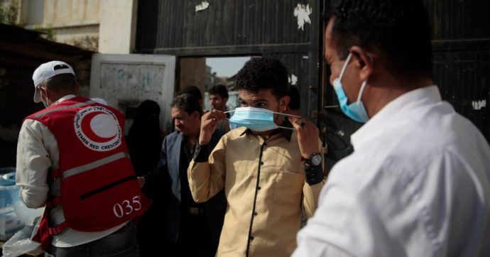 Yemen travolto dalla terza ondata di Covid: qui il 99% della popolazione non ha ricevuto vaccini
