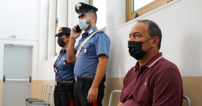 Mimmo Lucano condannato a 13 anni e 2 mesi, quasi il doppio della richiesta dei pm. L’ex sindaco di Riace: “Neanche un mafioso”