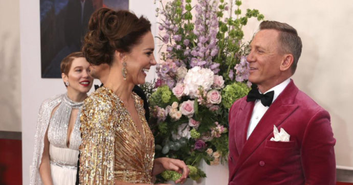 Daniel Craig e Kate Middleton per la prima di ‘No Time to Die’. Lei omaggia Lady D e l’attore ‘non resiste’