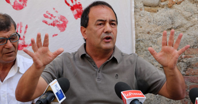 Mimmo Lucano condannato, le motivazioni: “Ex sindaco voleva garantirsi una tranquillità economica che riteneva gli spettasse”