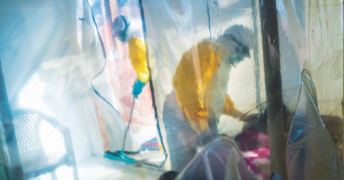 Copertina di Altro che curare il virus Ebola. 80 stupri dagli operatori Oms