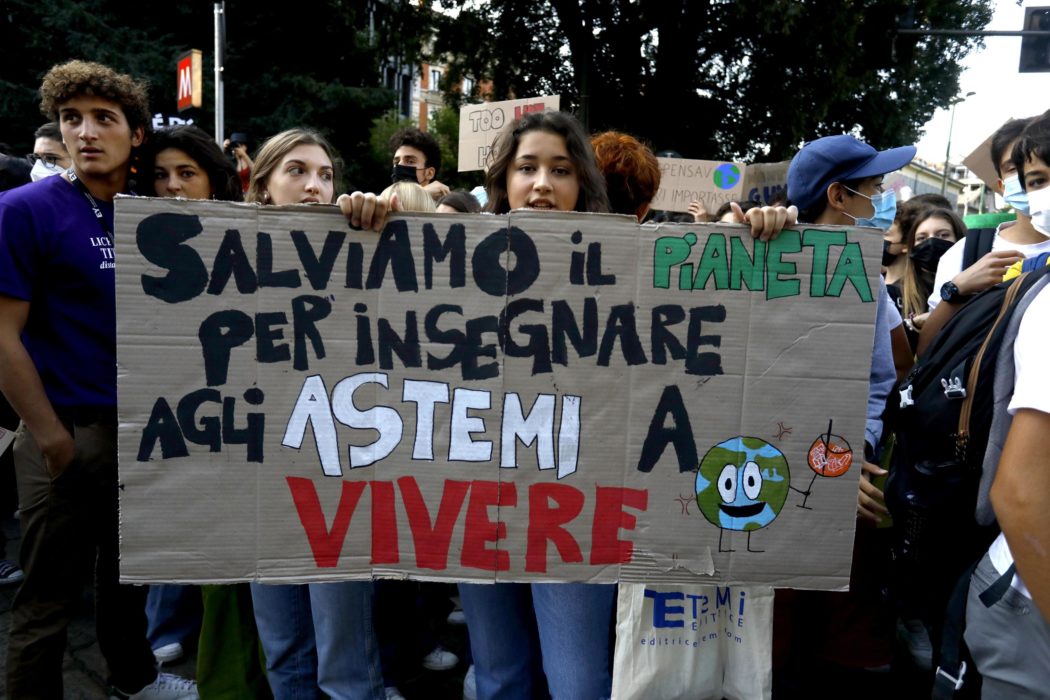 Manifestazione Fridays for Future in partenza da largo Cairoli con la partecipazione di Greta Thunberg e Vanessa Nakate a Milano, 1 ottobre 2021.ANSA/MOURAD BALTI TOUATI