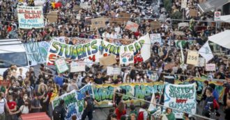 Copertina di Sciopero globale per il clima e contro la guerra, venerdì 25 marzo il movimento di Greta Thunberg torna in piazza in 89 Paesi