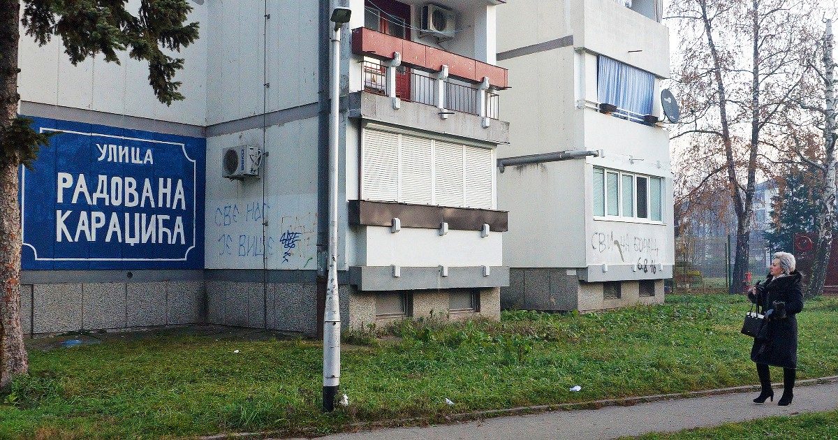 Bosnia, dalla divisione dell’esercito alla legge contro il negazionismo su Srebrenica: la nuova guerra identitaria tra serbi e croato-musulmani