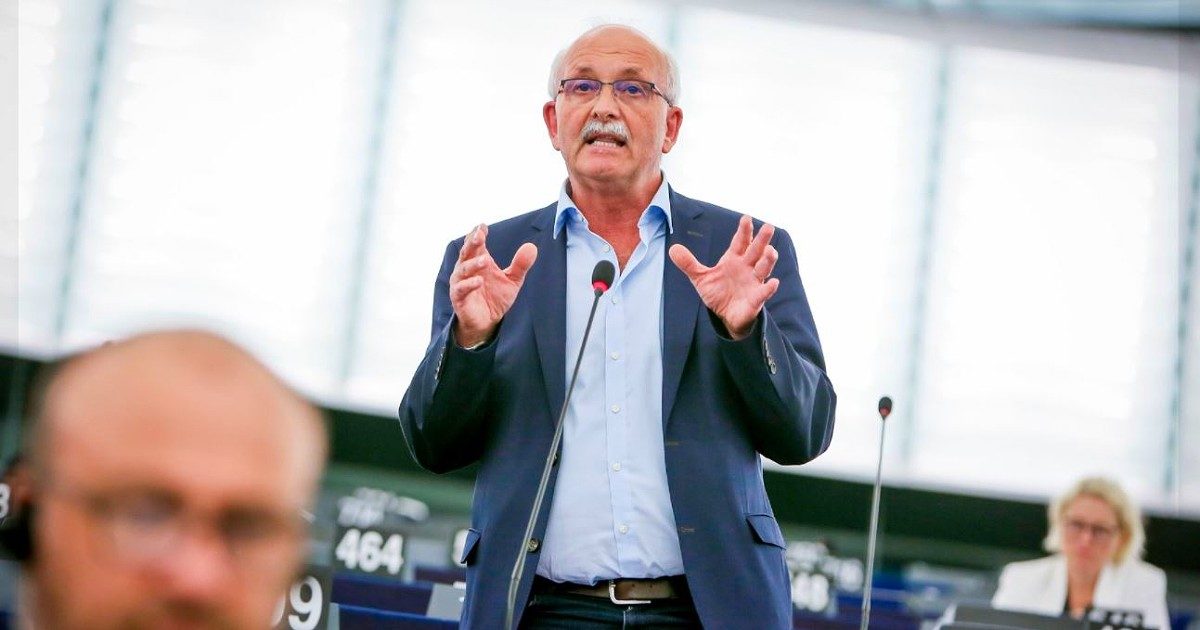 Ue, Udo Bullmann: “Salario minimo europeo e più contributi dai Paesi ad alto reddito”. Ecco il piano della Spd dopo la vittoria in Germania