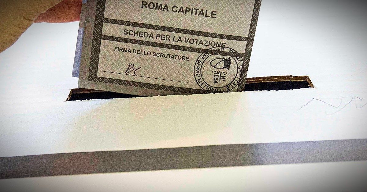 Oggi si vota per 1.192 Comuni e la Regione Calabria: occhi puntati su 5 città. I rapporti Pd-M5s, gli equilibri nel centrodestra: cosa c’è in palio
