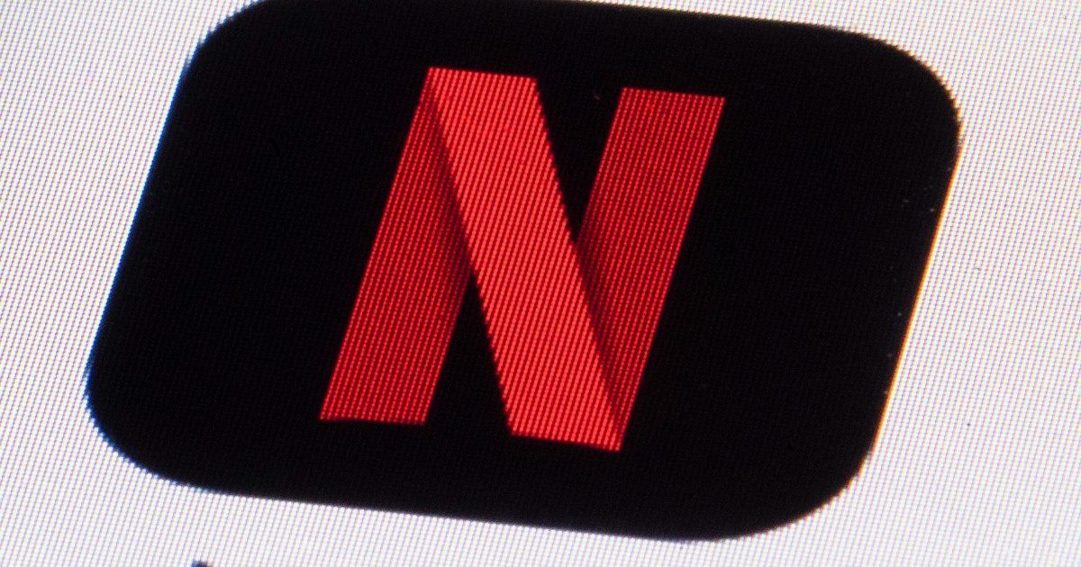 Netflix aumenta il costo degli abbonamenti: il rialzo per due tariffe su tre. Ecco come cambieranno