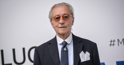 Copertina di “Patata bollente”, Feltri e Senaldi condannati per diffamazione: multa di 11mila euro per il titolo di Libero su Virginia Raggi