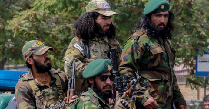 Copertina di I talebani contro il Califfato: prima operazione anti-Isis
