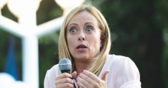 Copertina di Giorgia sfonda e sfida il Pd: “Votiamo Draghi al Colle e poi elezioni”