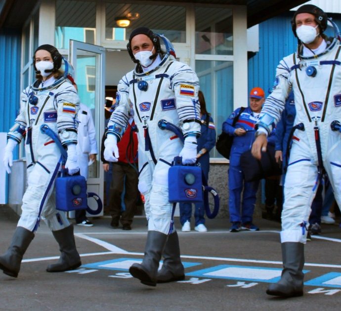 “The Challenge” è il primo film russo girato nello Spazio: attrice e regista in orbita per 12 giorni con un astronauta, ecco tutti i dettagli – FOTO