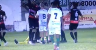 Copertina di L’arbitro aggredito brutalmente in campo si sfoga: “Grande paura”. La polizia: “Poteva morire”