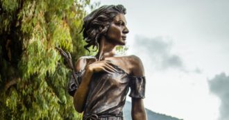 Copertina di Spigolatrice di Sapri, la libertà dell’artista è sacra: vedi alla voce Charlie Hebdo