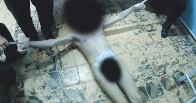 Torture e stupri in carcere. “È uno schema dell’orrore”