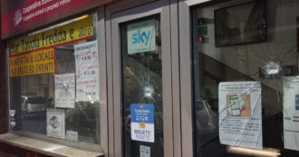 Copertina di Milano, atti vandalici al quartiere Ortica: prese a sassate le vetrine dei circoli Anpi e Pd
