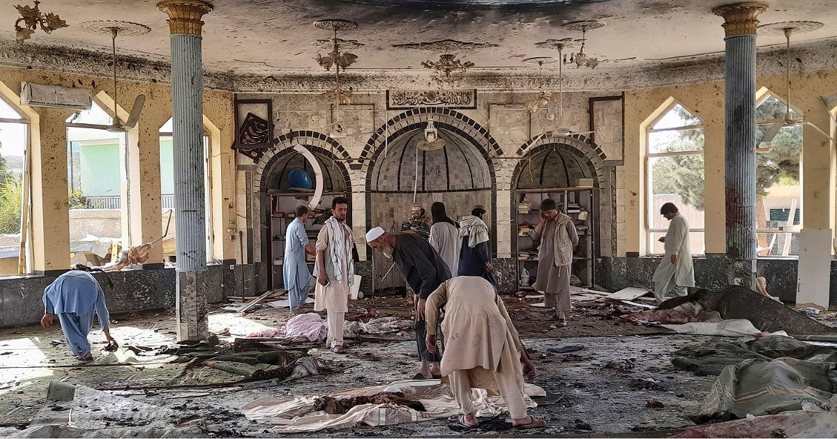 Afghanistan, esplosione in una moschea di Kabul: almeno 20 vittime e 40 feriti. Morto anche un bimbo di 7 anni