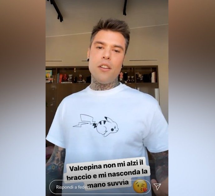 Lobby nera, Fedez: “Da Valcepina una diffida per le mie storie su Instagram. Si offende se le dicono fascista? Smetta di fare il saluto romano”