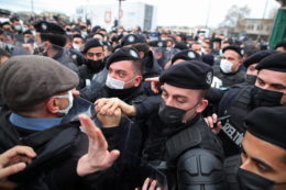 Copertina di Dopo la nomina del rettore (fedele e senza titoli) Erdogan fa arrestare gli studenti che protestano