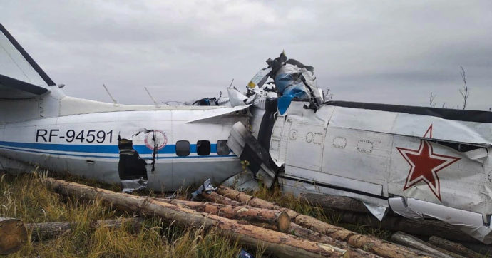 Russia, precipita aereo da paracadutismo in Tatarstan per un guasto al motore. 16 vittime e 6 sopravvissuti