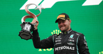 Copertina di Formula 1, Bottas vince il Gp di Turchia. Verstappen secondo supera Hamilton nella classifica del mondiale. Leclerc solo quarto