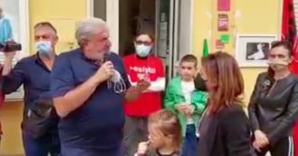 Copertina di Nardò, Emiliano contestato nella sede della Cgil per l’appoggio al sindaco vicino a Casapound: “Ti stai lavando la faccia”. Lui: “Gruppi da sciogliere”