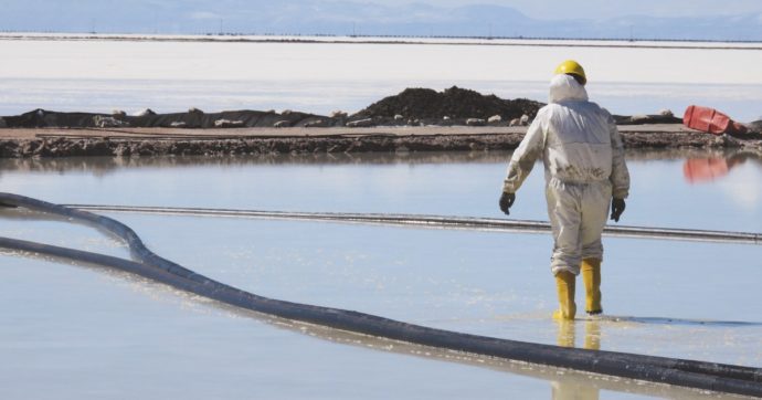 Bolivia, l’oro salato carburante del futuro nelle mani di Pechino