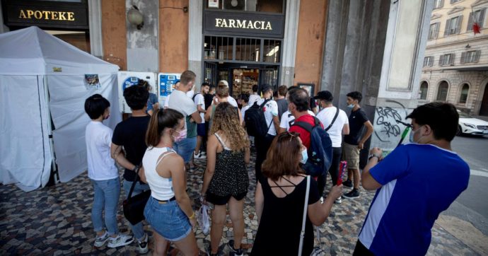 Corsa al test rapido, novemila farmacie rischiano il collasso
