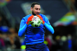 Copertina di Traditori Gigio, Vlahovic, Mbappé: la gogna per il diritto (sacrosanto) al cambio casacca