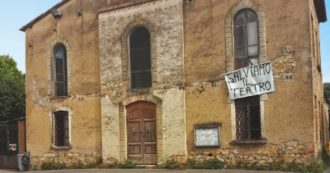 Copertina di Non demolite il teatro storico, memoria dei caduti in guerra