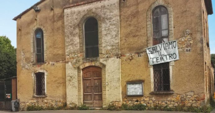 Copertina di Non demolite il teatro storico, memoria dei caduti in guerra