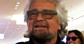 Copertina di Green Pass, Beppe Grillo: “Serve pacificazione. Il popolo no vax è molto contenuto, lo Stato paghi i tamponi per entrare in azienda”