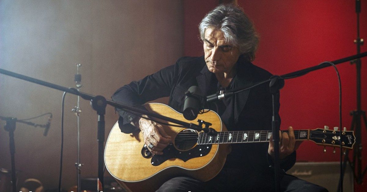 Ligabue a nudo in un docu-film: “Ho avuto tre grosse crisi in 30 anni di carriera, volevo ritirarmi dalla musica ma il palco è la mia droga”