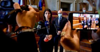 Copertina di Roma, Raggi e Conte divisi. Ma lei: “Non farò scalate”
