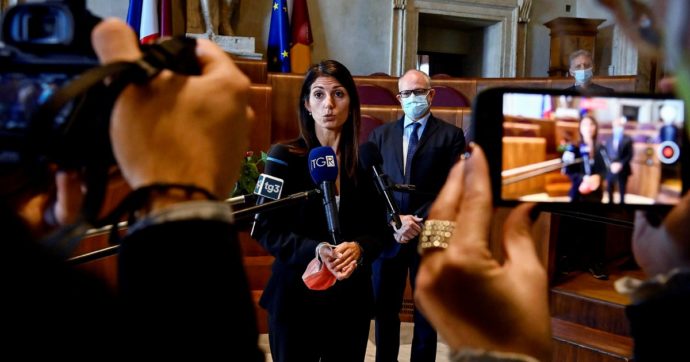 Roma, Raggi e Conte divisi. Ma lei: “Non farò scalate”