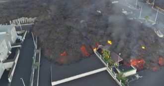 Copertina di Eruzione a La Palma, la lava del vulcano distrugge un cementificio: le immagini