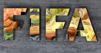 Copertina di EA Sports vuole cambiare nome al suo “Fifa”: così il marchio del calcio globale non è più indispensabile (ed è diventato scomodo)