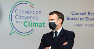 Copertina di Clima, sentenza storica in Francia: lo Stato condannato a “riparare al mancato rispetto degli impegni sul taglio della Co2”