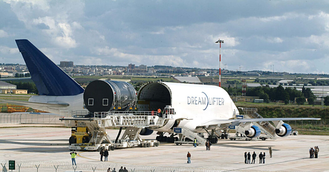 Problemi al 787 “Dreamliner” della Boeing. Leonardo, che realizza le fusoliere, a picco in borsa