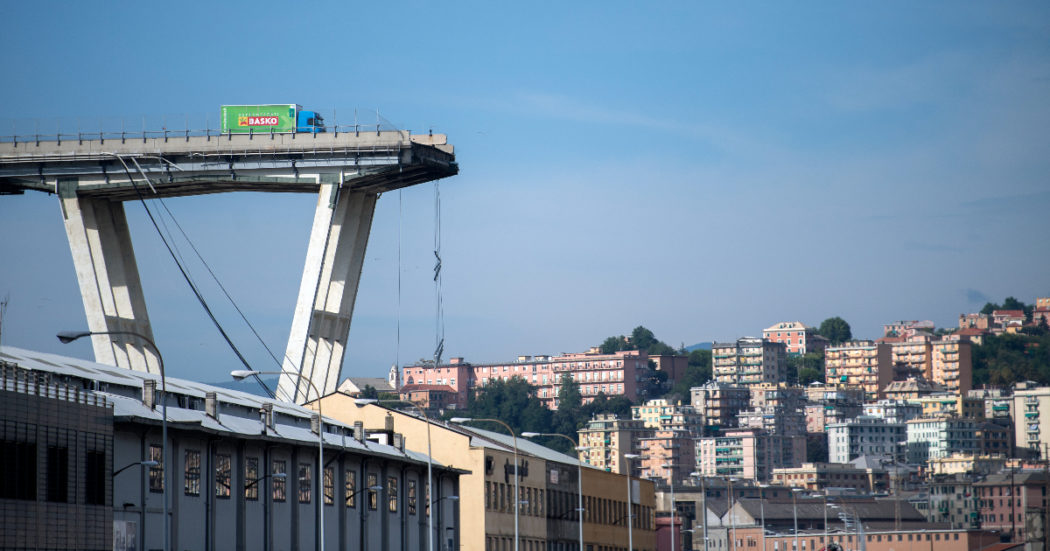 Processo ponte Morandi, escluse 502 parti civili. Ammesso il Comitato dei parenti delle vittime