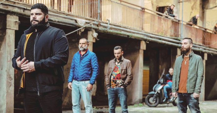 Copertina di L’importante è finire: la quinta e ultima stagione di “Gomorra” resuscita  i morti e cita il “Padrino”