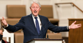 Copertina di Usa, l’ex presidente Bill Clinton è ricoverato in terapia intensiva in un ospedale di Los Angeles: “Ora sta bene. Non si tratta di Covid”