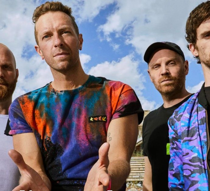 Coldplay: “Facciamo ancora tre dischi, poi basta”. E con “Music Of The Spheres” cantano gli uomini e l’amore dallo spazio