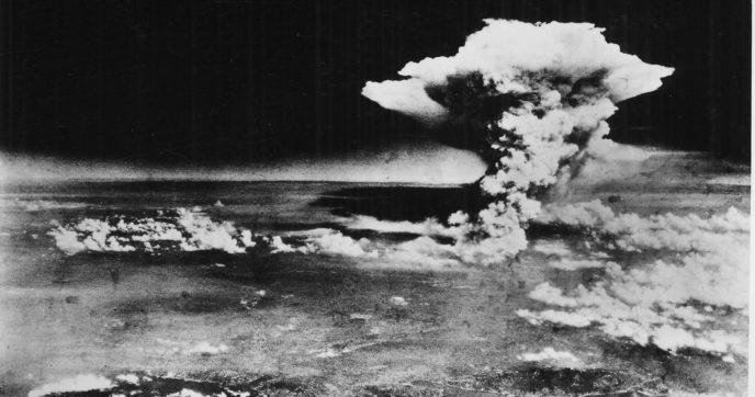La sfilata dei vecchietti a Hiroshima per essere risarciti dai danni dell’atomica