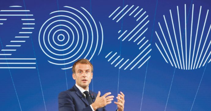 Copertina di Ecco il piano Macron: 30 miliardi di euro per la mobilità green