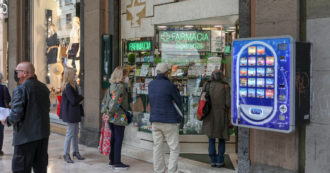 Green Pass, code davanti alle farmacie di Bolzano e Torino per fare il tampone rapido: nella città piemontese arriva anche la polizia