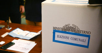 Copertina di Comunali, domenica alle urne un elettore su tre per i ballottaggi: affluenza crolla di 6 punti rispetto al primo turno. Si vota fino alle 15