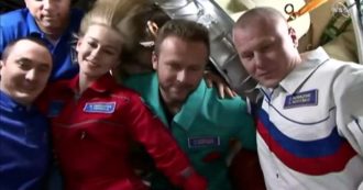 Copertina di Primo film nello spazio, la troupe russa è tornata sulla Terra dopo 12 giorni in orbita: le immagini