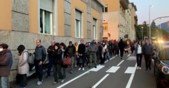 Copertina di Bolzano, centinaia di persone in coda davanti alle farmacie per fare il tampone rapido: le immagini